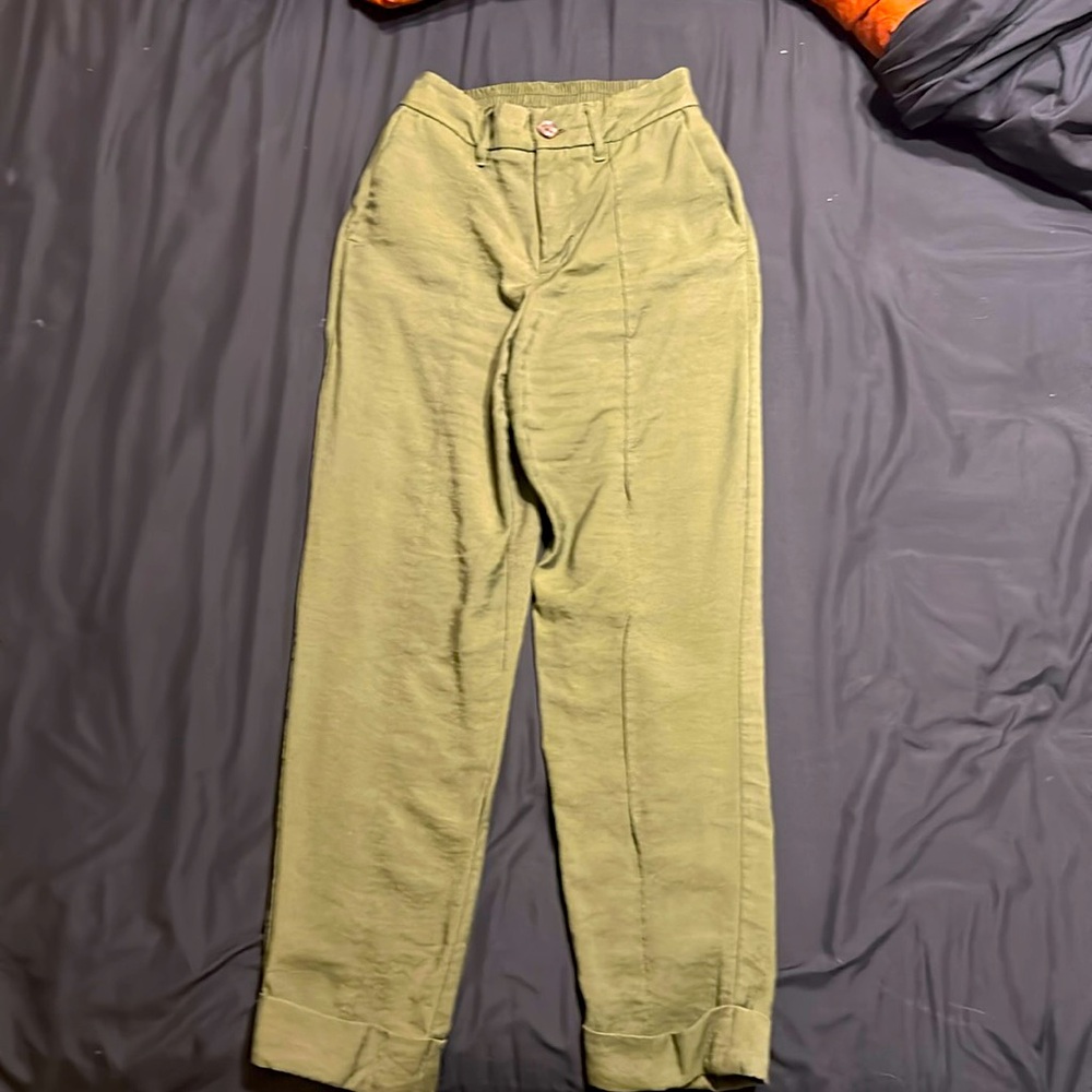 WORKING WOMEN! Great pair of work trousers. Pairs great with a blazer and heels!